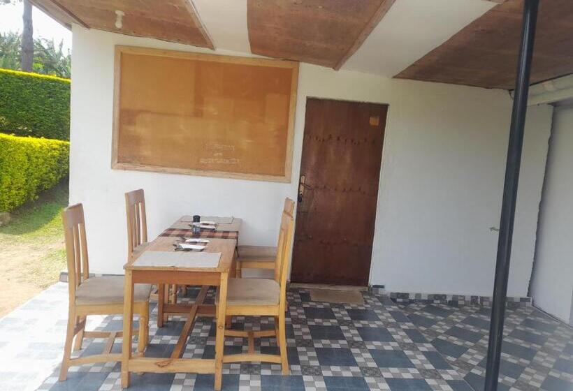 پانسیون Maasai Villa Backpackers Home