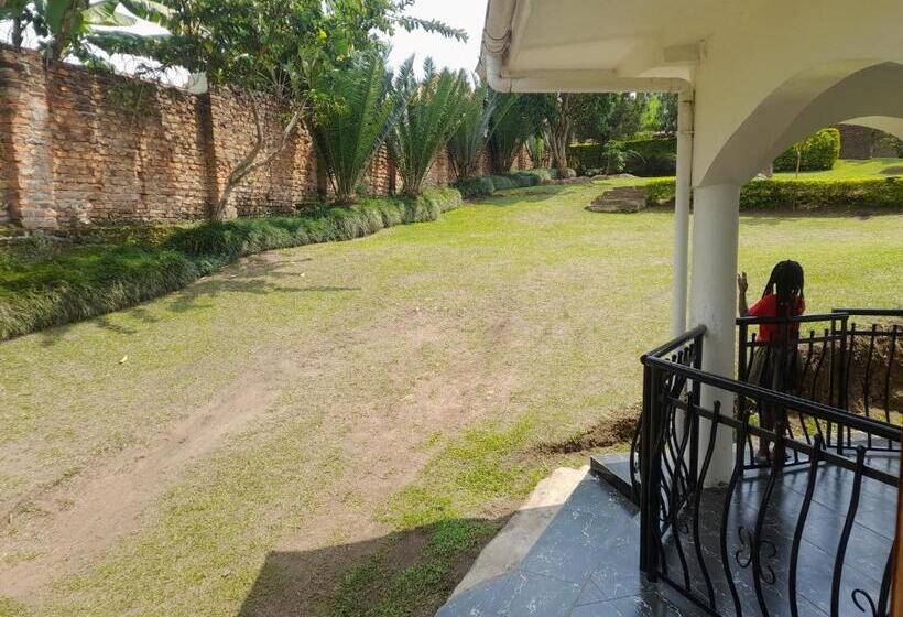 پانسیون Maasai Villa Backpackers Home