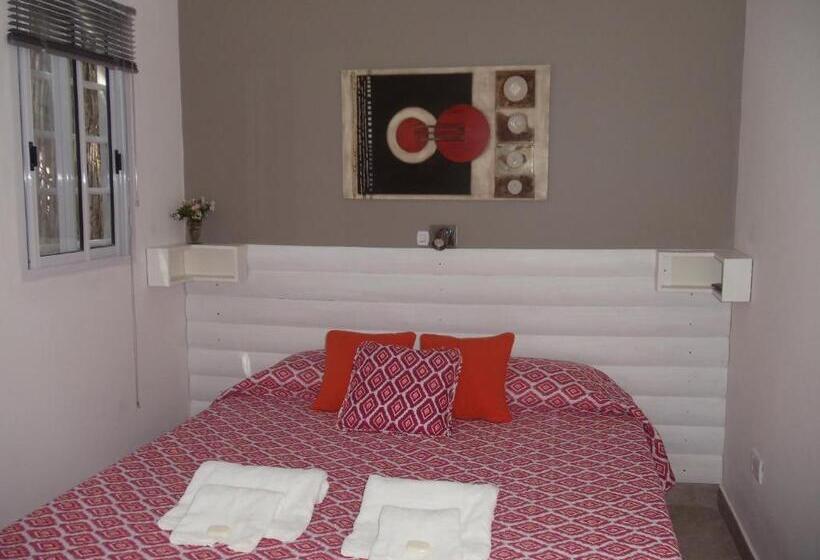 هاستل Dandy Suites