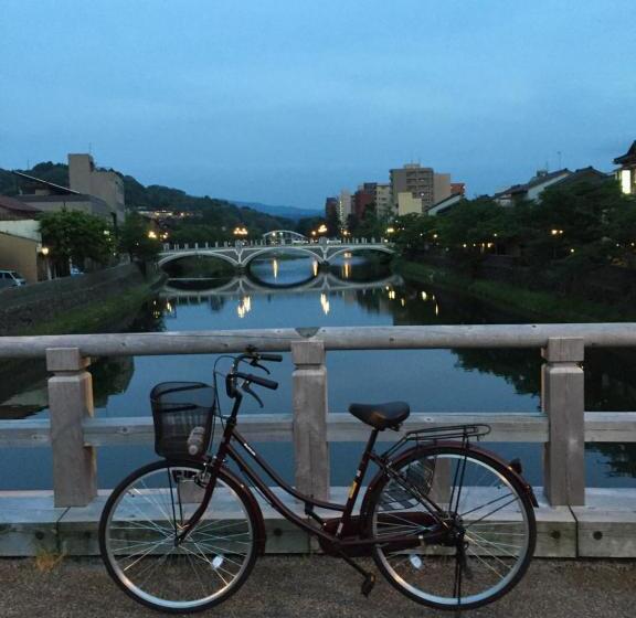 بنسيون Kanazawa Guest House East Mountain