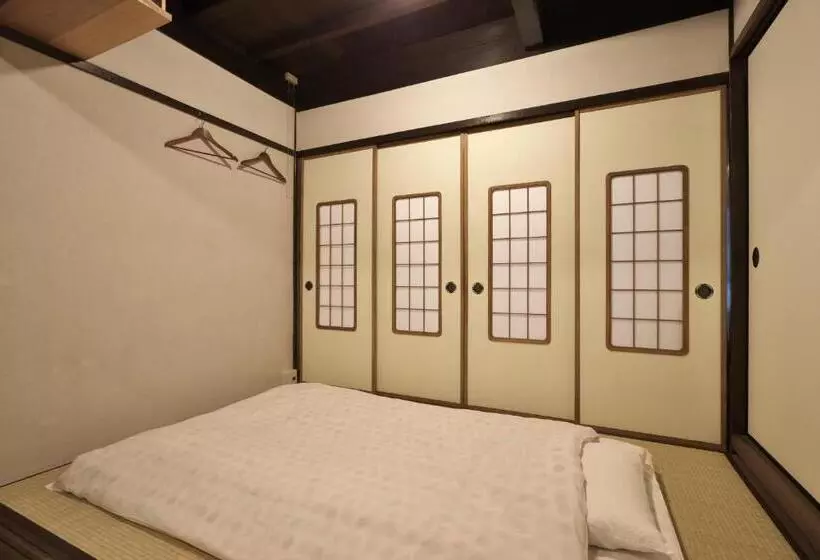 Majatalo Kanazawa Guest House East Mountain