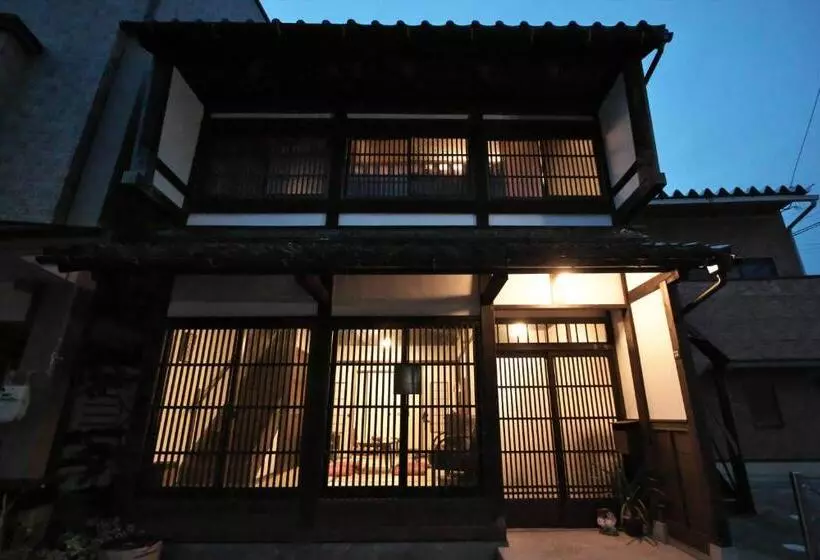 Majatalo Kanazawa Guest House East Mountain