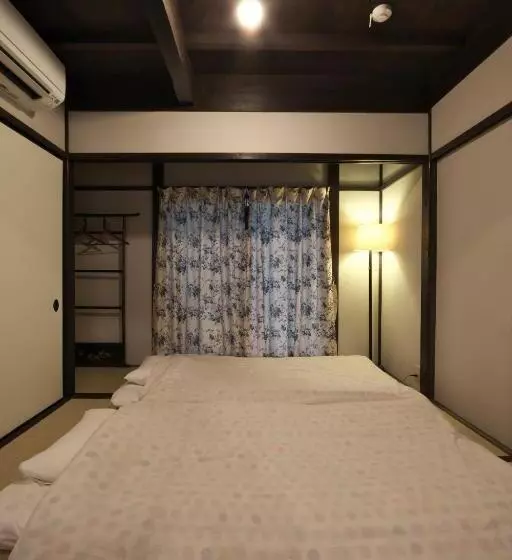 Majatalo Kanazawa Guest House East Mountain