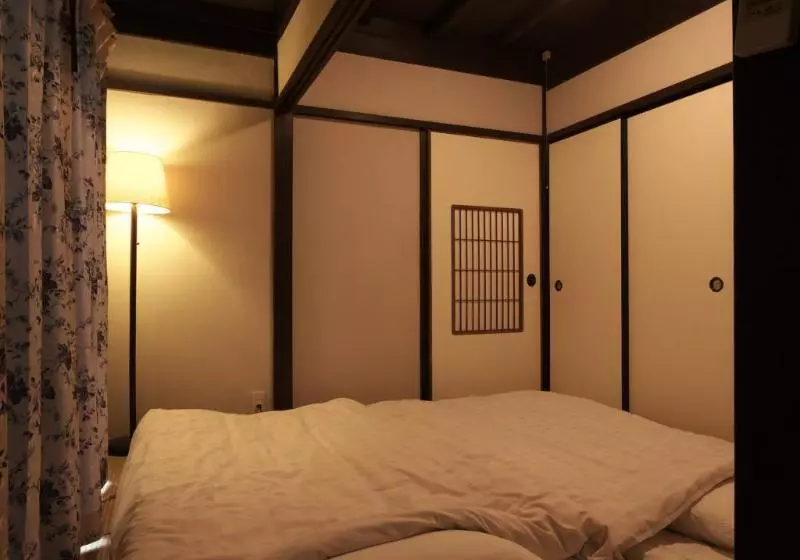 Majatalo Kanazawa Guest House East Mountain