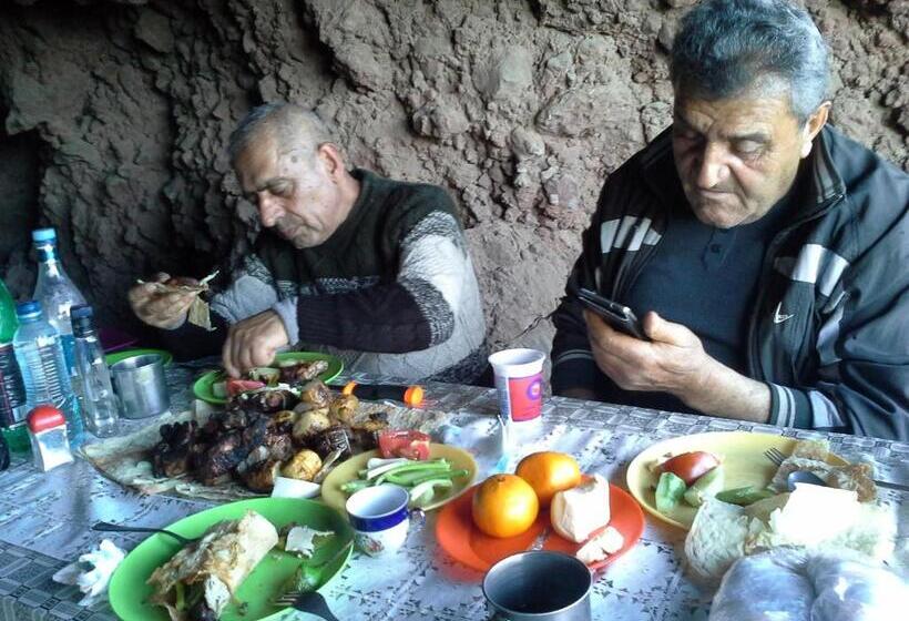 پانسیون Shushan Guest House