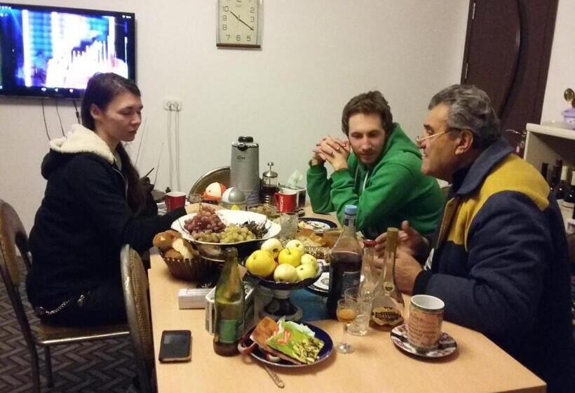 پانسیون Shushan Guest House