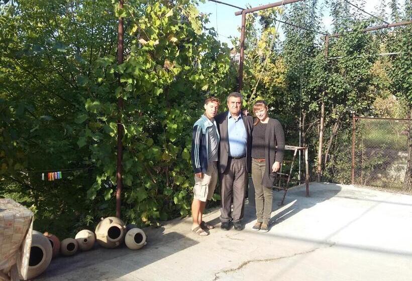 پانسیون Shushan Guest House