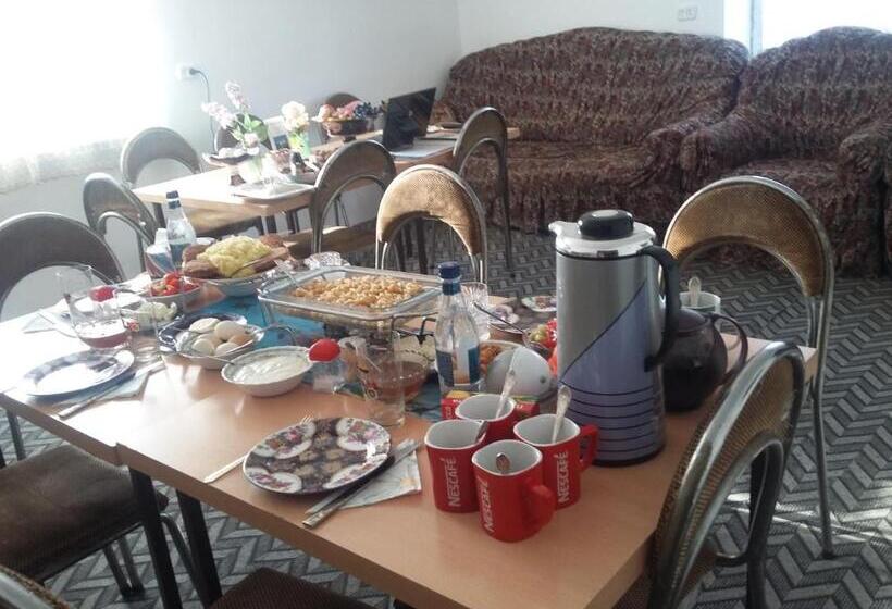 پانسیون Shushan Guest House