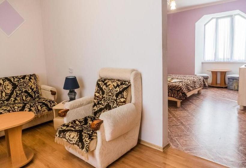 旅馆 Guest House Naazove