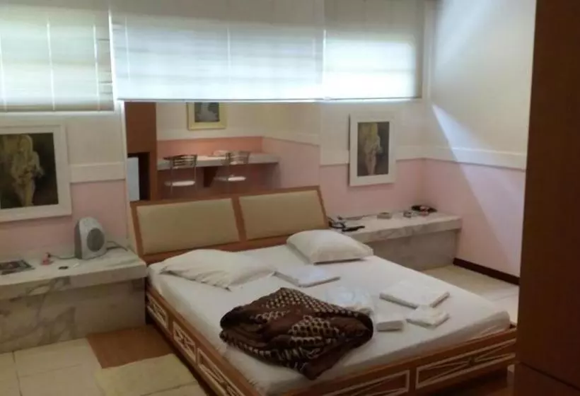 Heru's Motel