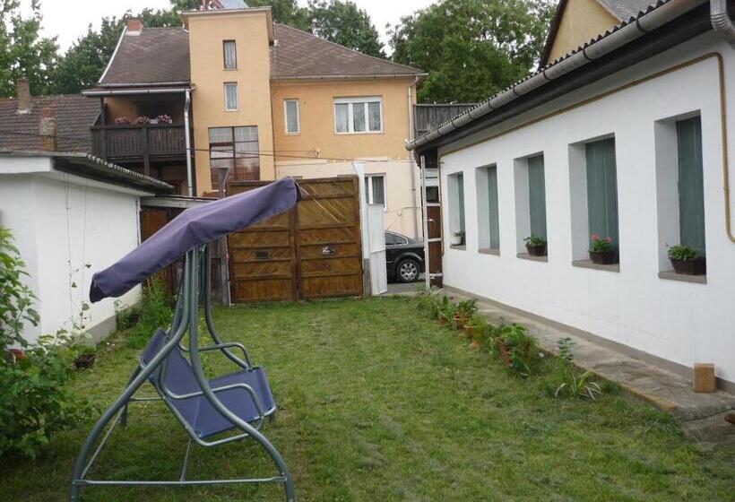 پانسیون Belvárosi Vendégház