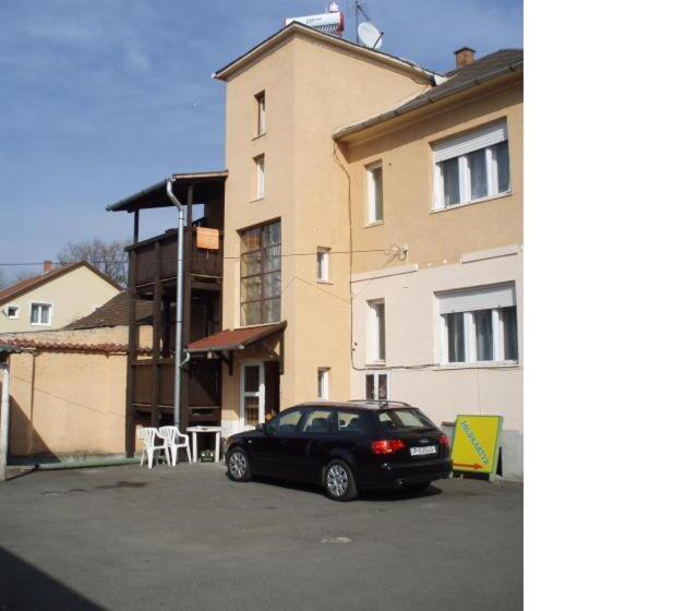 پانسیون Belvárosi Vendégház