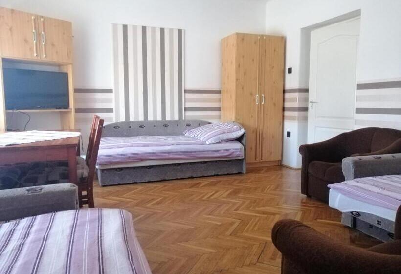 پانسیون Belvárosi Vendégház