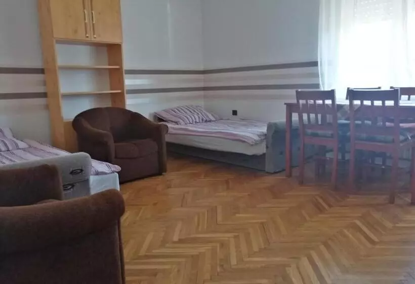 پانسیون Belvárosi Vendégház