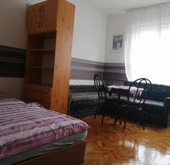 پانسیون Belvárosi Vendégház