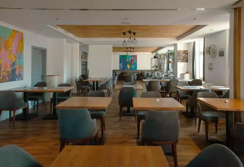 پانسیون Hôtel De L Ours