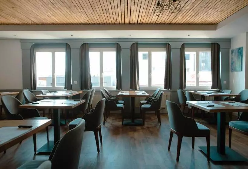 پانسیون Hôtel De L Ours