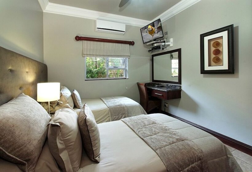 פנסיון Ushaka Manor Guest House