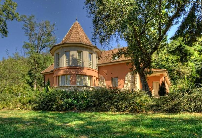 بنسيون Ház Az Erdő Szélén