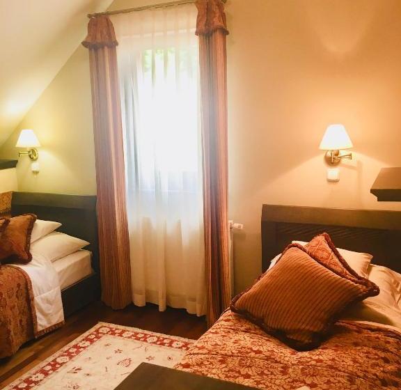 بنسيون Ház Az Erdő Szélén