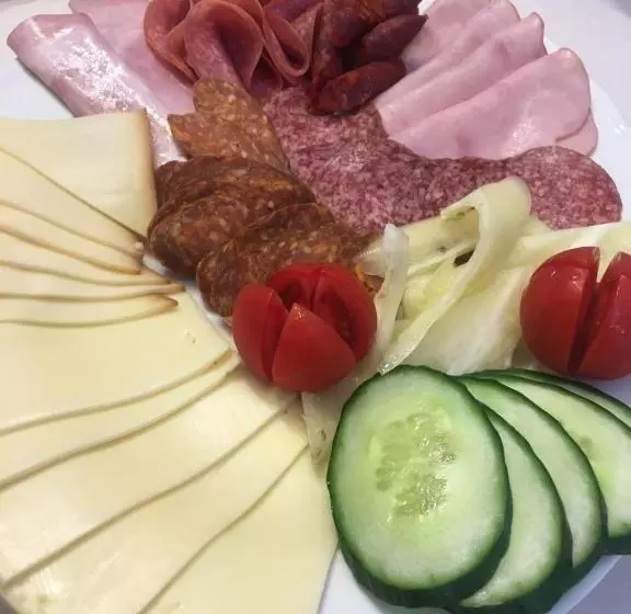 ペンション Ház Az Erdő Szélén