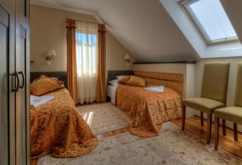 بنسيون Ház Az Erdő Szélén