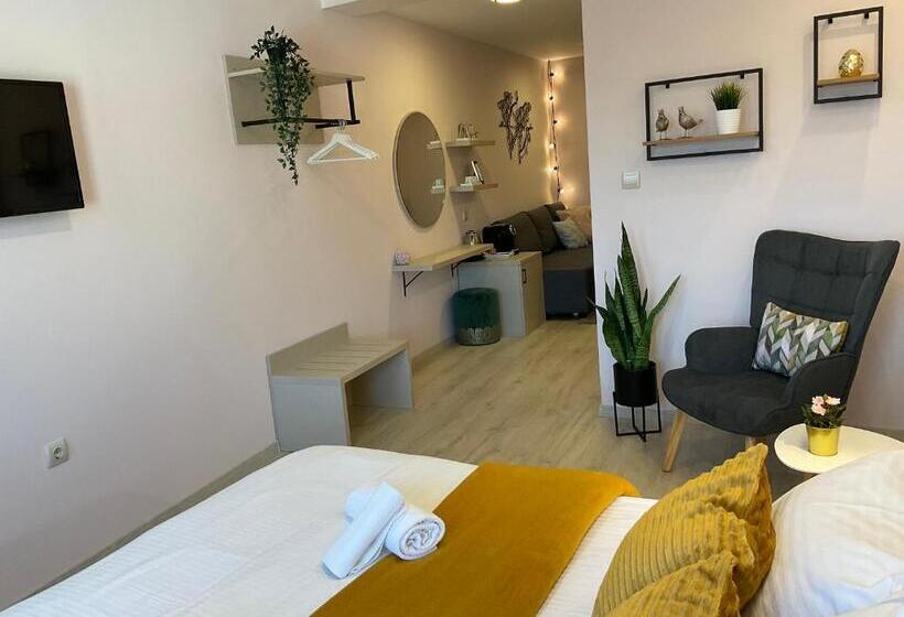 膳宿费 Guest Rooms Tsarevets