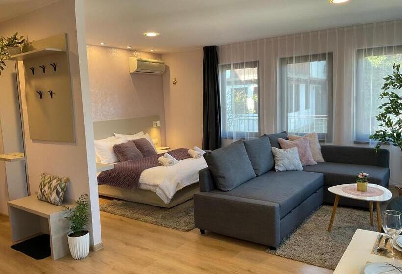 膳宿费 Guest Rooms Tsarevets