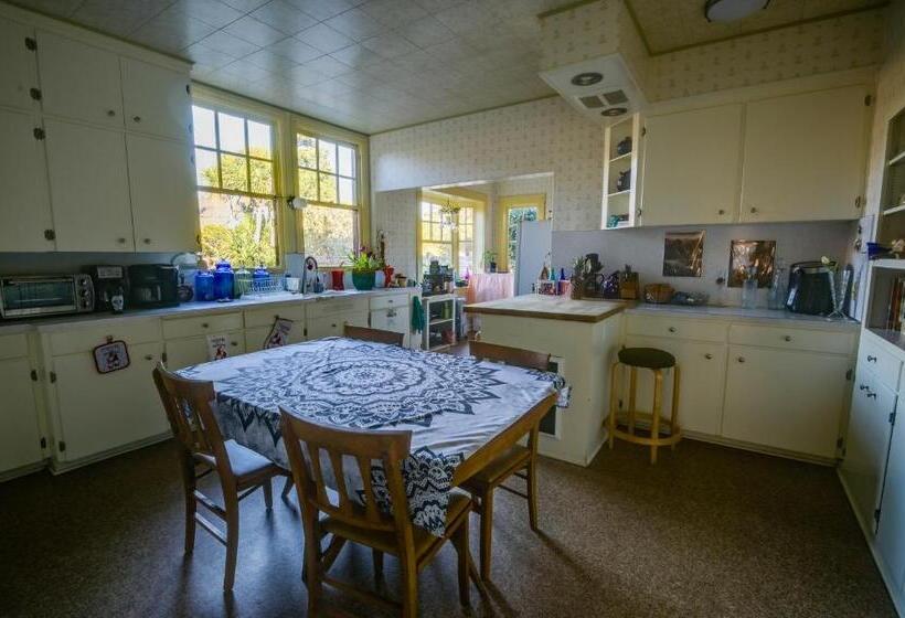 ユースホステル The Captains Quarters