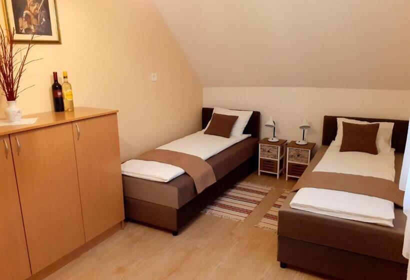 פנסיון Pacsirta Vendégház