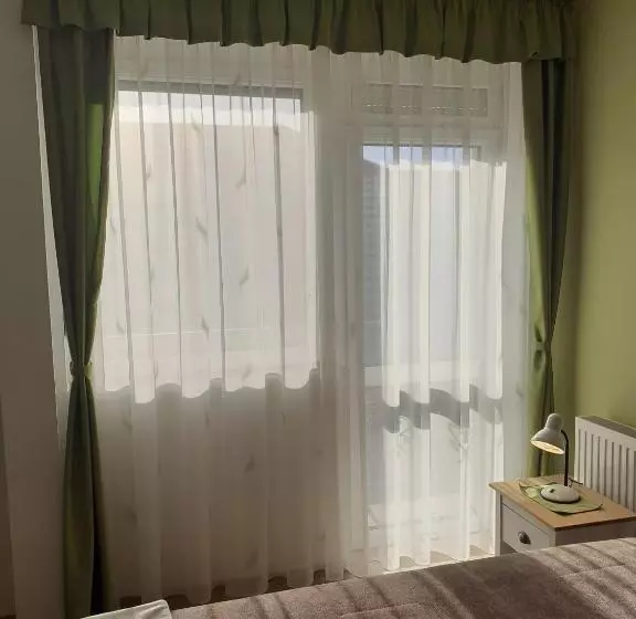 ペンション Pacsirta Vendégház