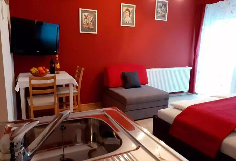 ペンション Pacsirta Vendégház