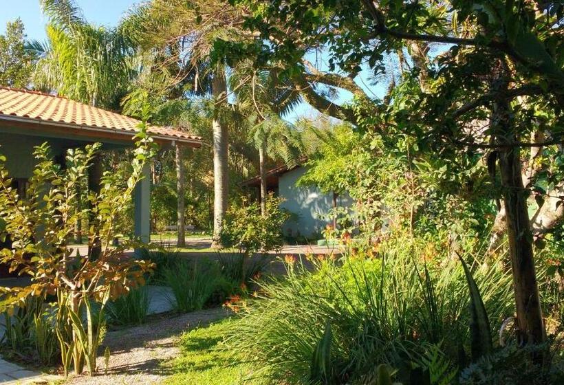 پانسیون Pousada Charle Brown