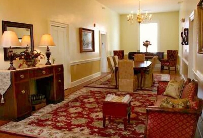 Общежитие Hale Springs Inn