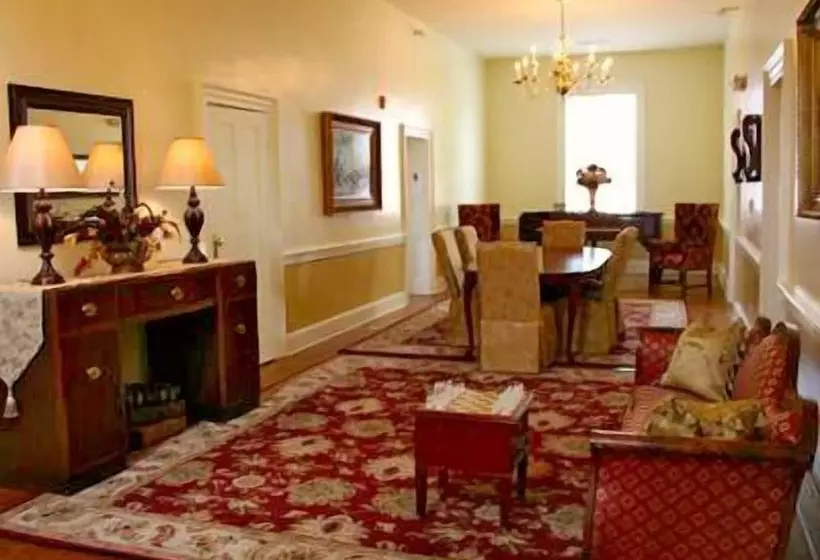 ユースホステル Hale Springs Inn