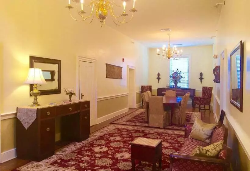 ユースホステル Hale Springs Inn