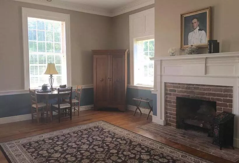 ユースホステル Hale Springs Inn