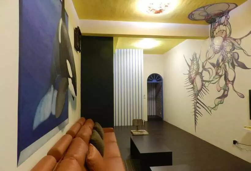 هتل کپسول Light Blue Hostel