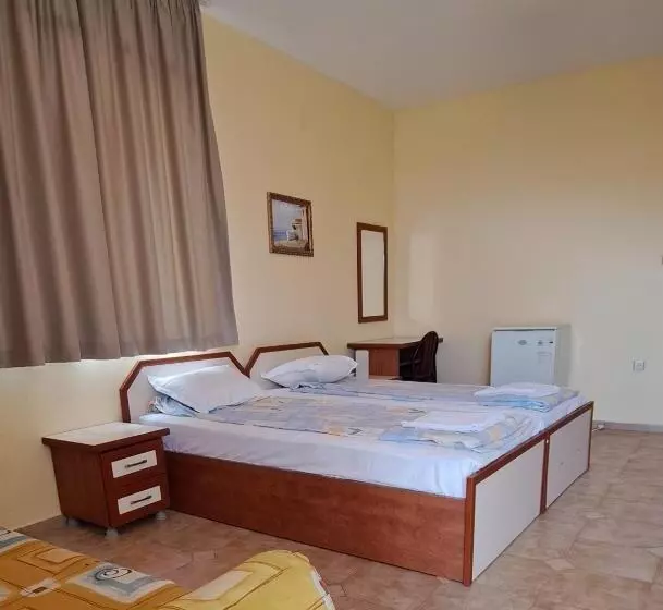 ペンション Guest House Polikseni