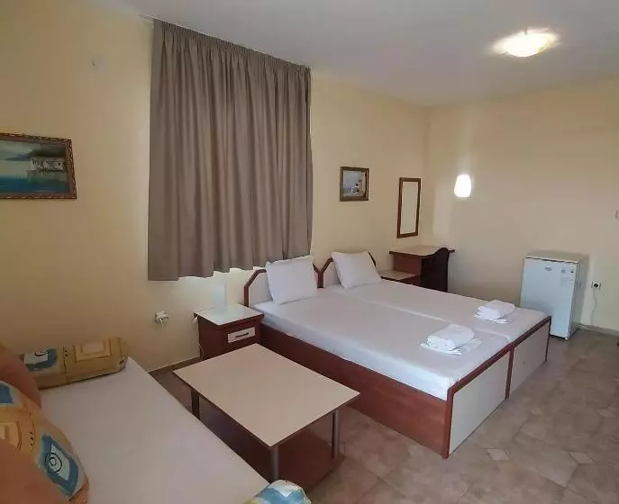 ペンション Guest House Polikseni