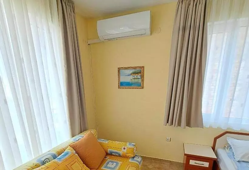 ペンション Guest House Polikseni