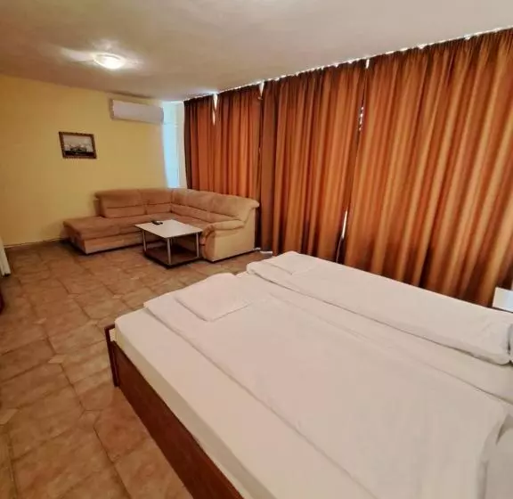 ペンション Guest House Polikseni