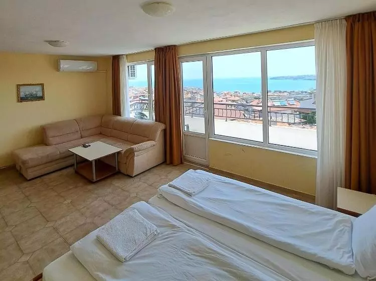 ペンション Guest House Polikseni