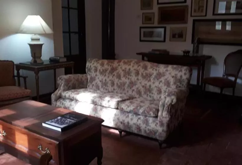 Retkeilymaja El Jarillal