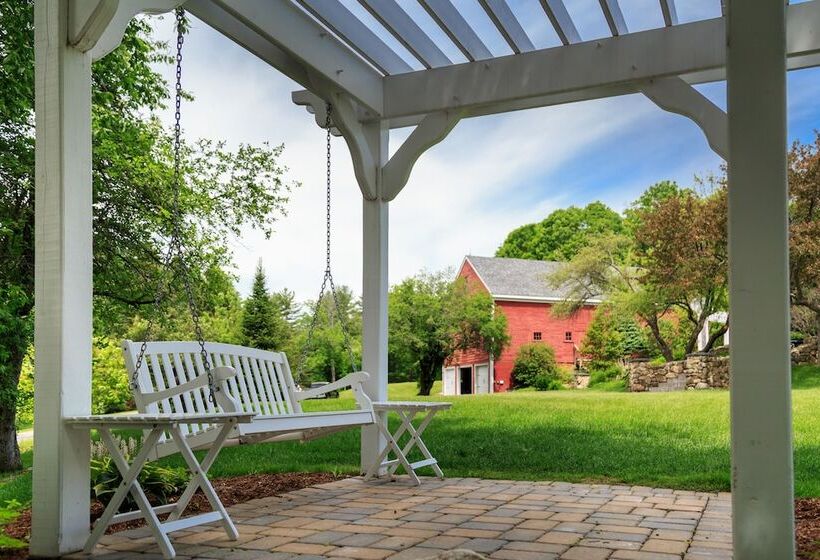 Общежитие Inn At Pleasant Lake