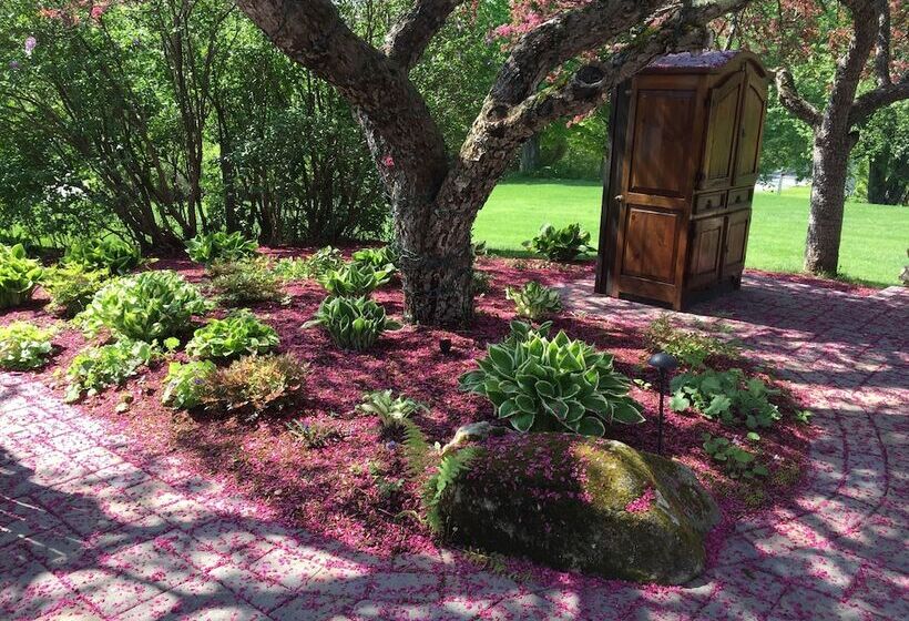 Общежитие Inn At Pleasant Lake