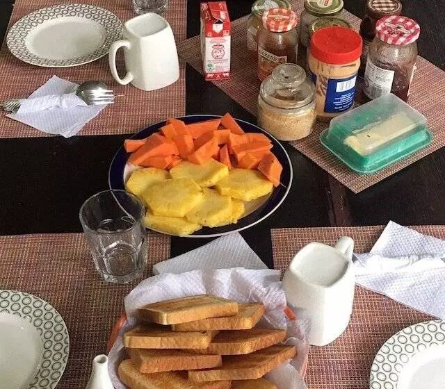 ユースホステル Residencia De La Marina