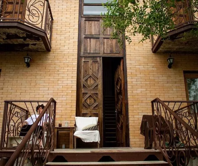 پانسیون Art House Kutateli