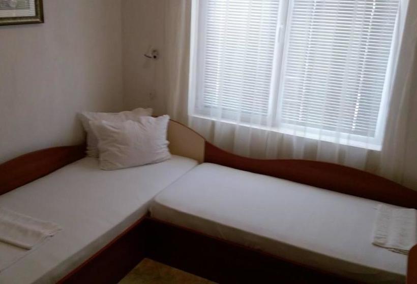 پانسیون Guest House Krasi