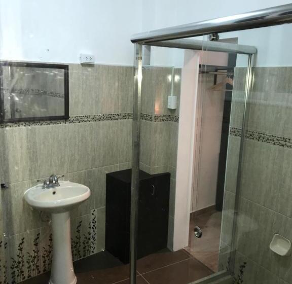 بنسيون Larq'a Park Rooms